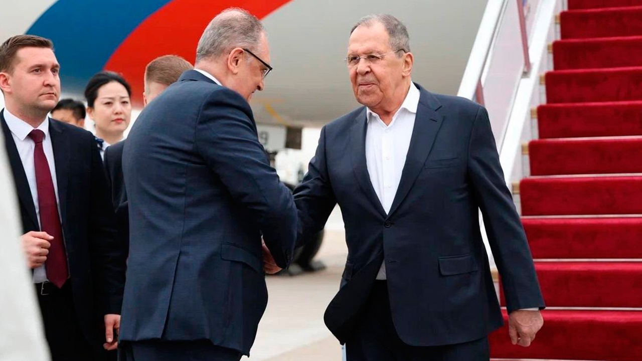 Лавров прибыл с официальным визитом в Пекин