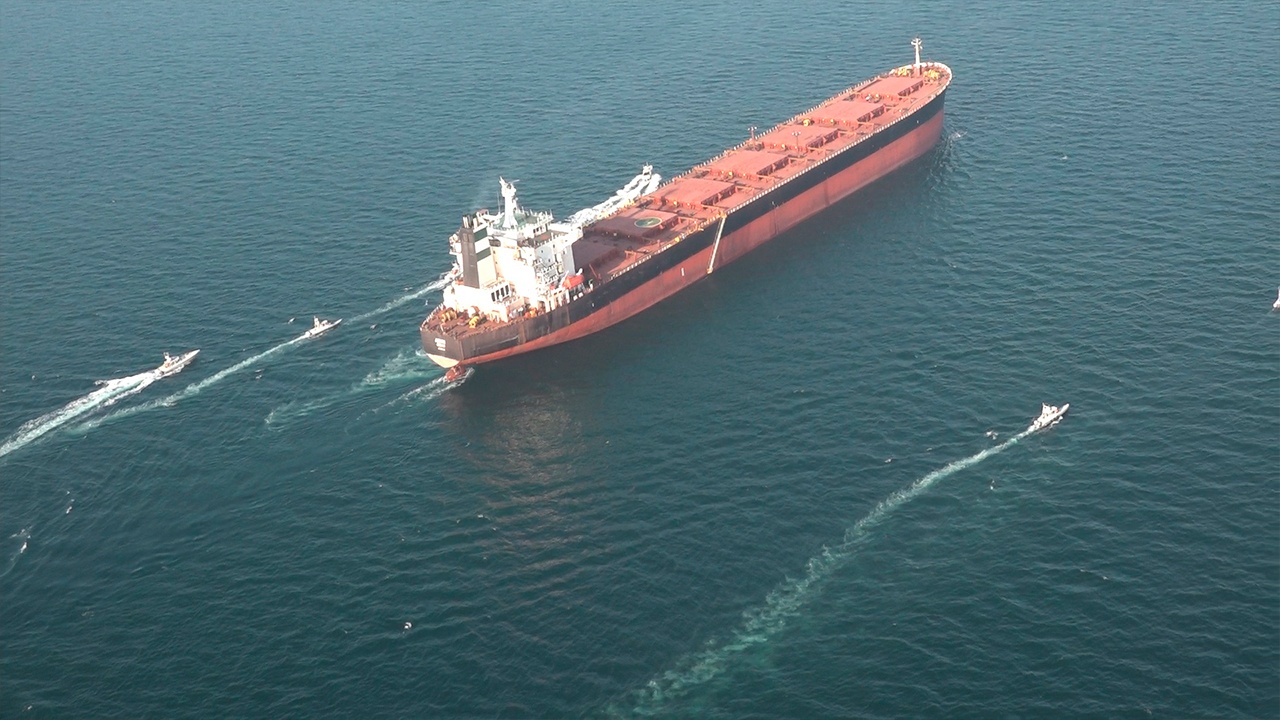 WSJ: более 20 торговых судов прошло через Ормуз на фоне блокады США