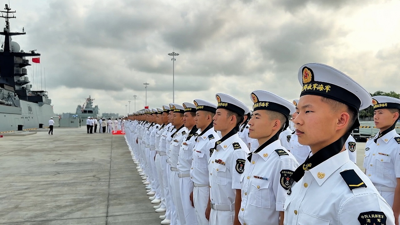 Российские корабли зашли в китайский порт Чжаньцзян