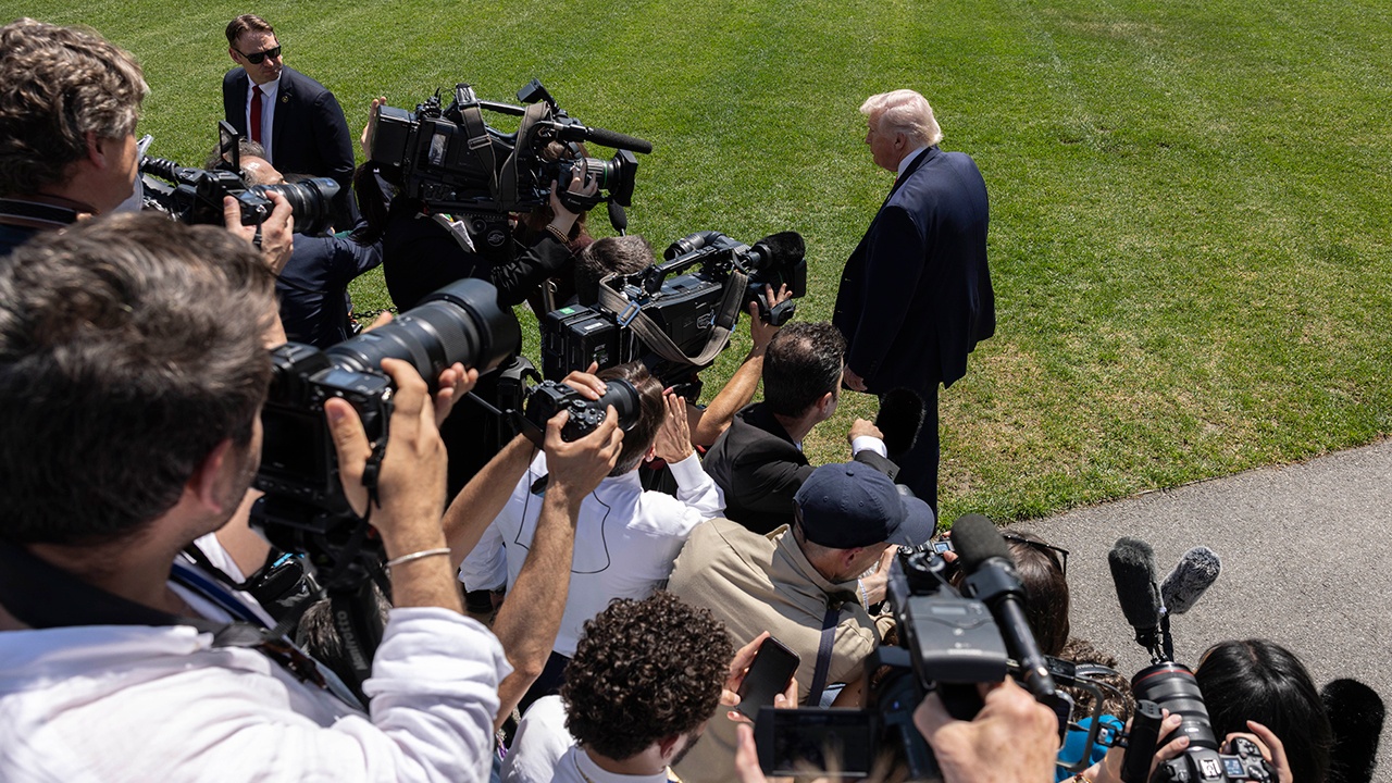 Politico: лишь 15% граждан США считает, что Трамп достиг целей с Ираном