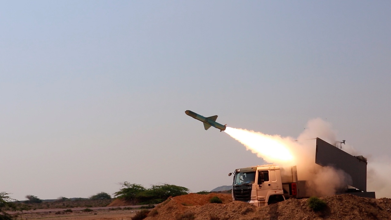 Reuters сообщило об атаке на два судна при попытке пересечь Ормуз