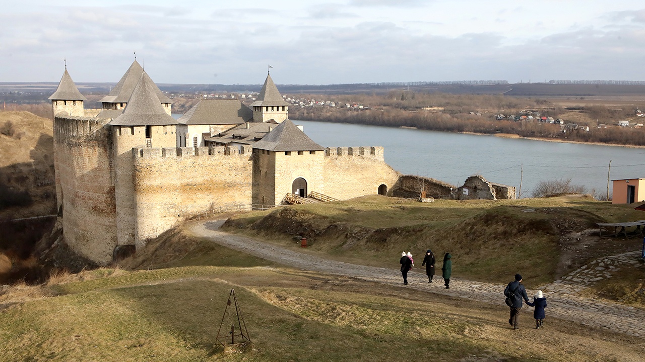На Украине рухнула стена тысячелетней крепости