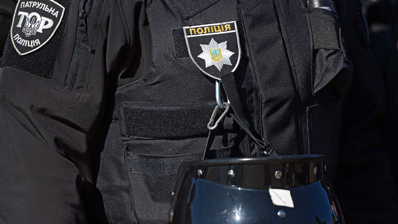 Во время стрельбы в Киеве двое полицейских убежали, бросив ребенка