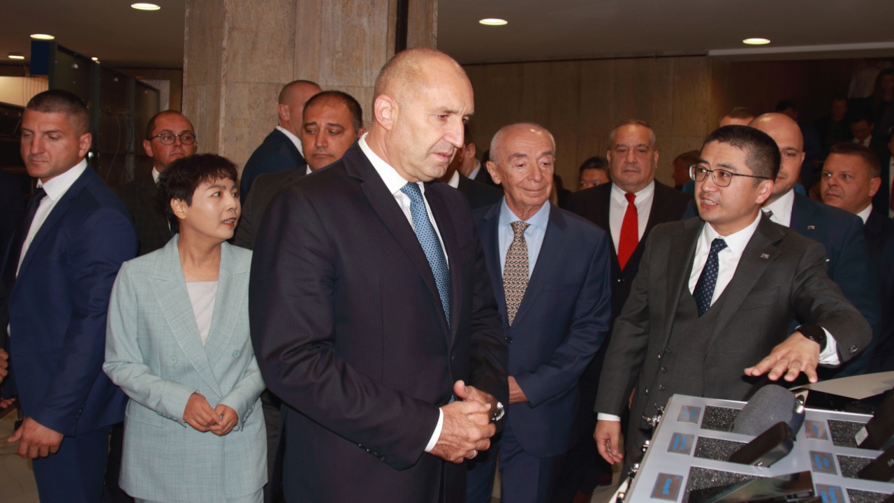 В Болгарии партия Радева набрала большинство голосов на выборах в парламент