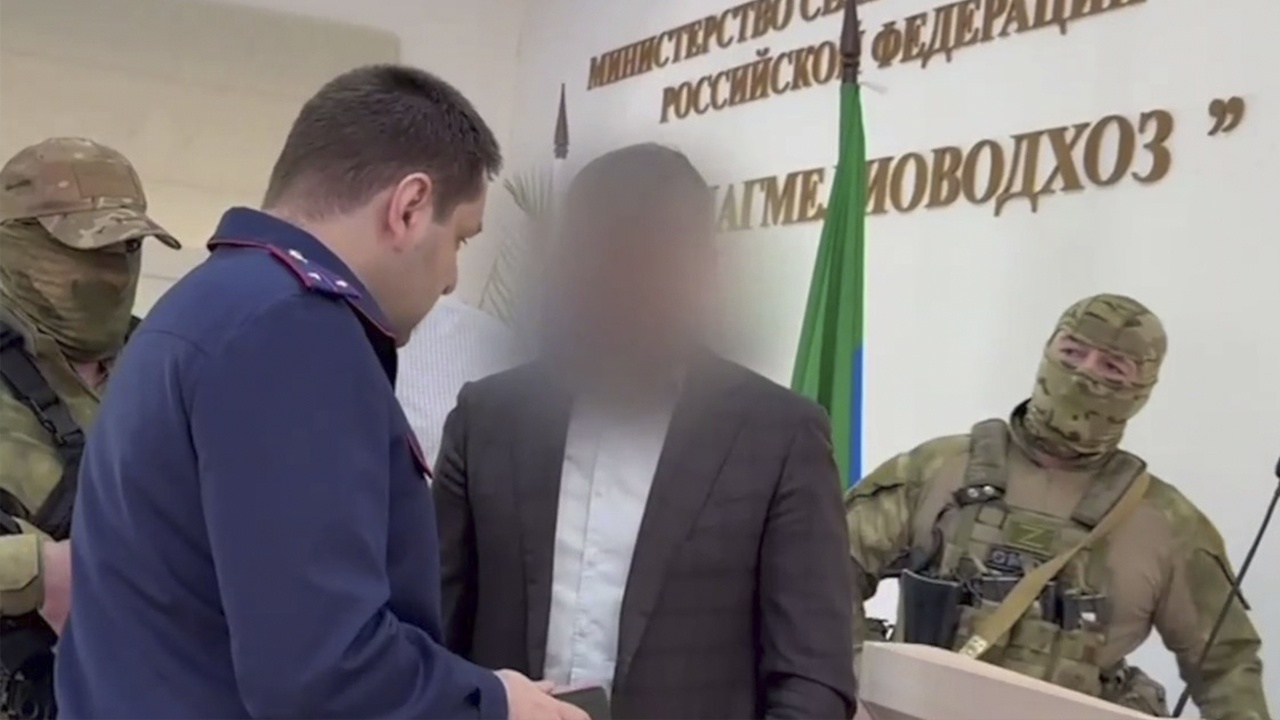 В Минприроды Дагестана прошли обыски по делу о строительстве в водоохранной зоне