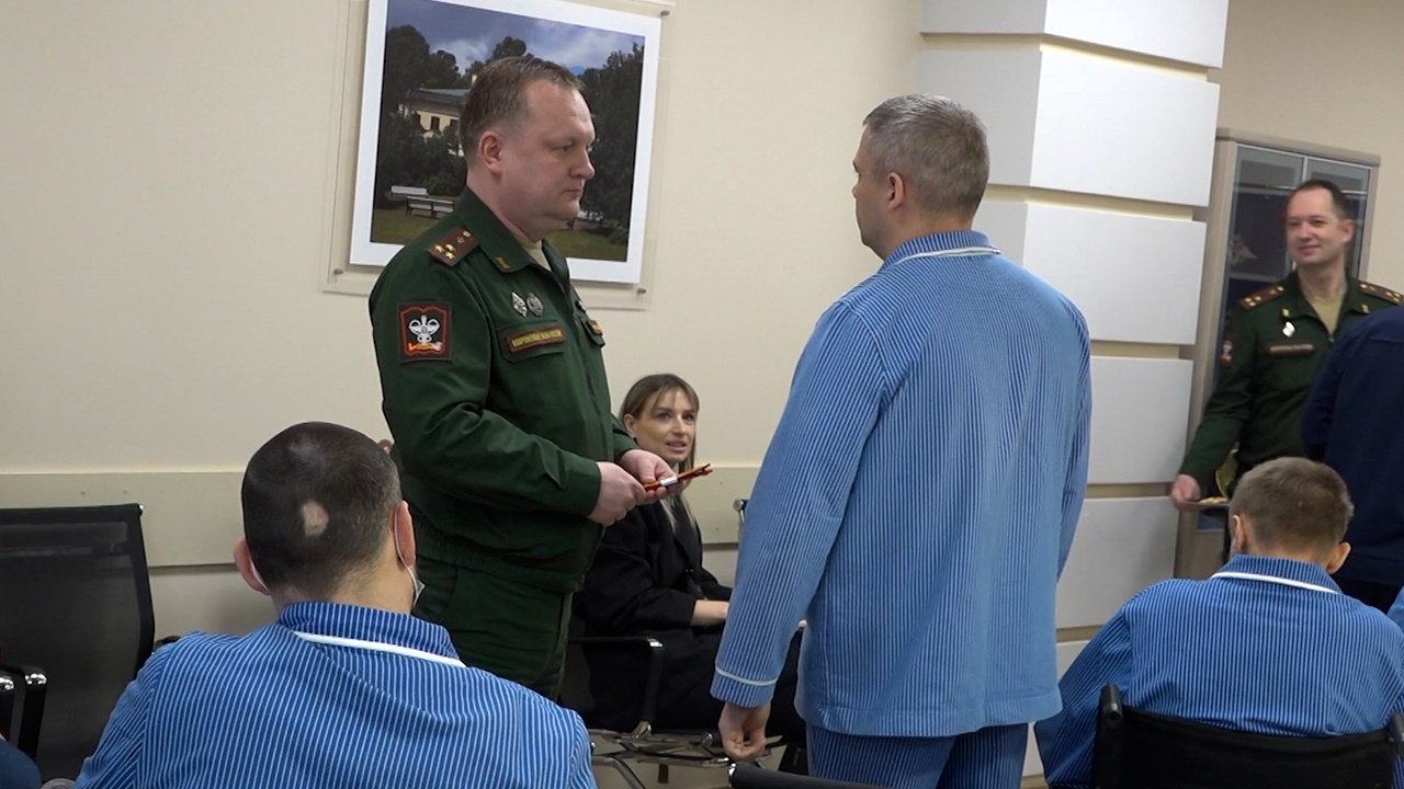 Участникам СВО вручили госнаграды в клинике академии имени Кирова