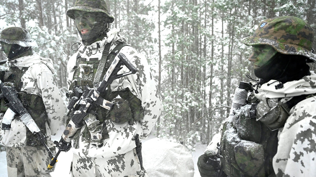 Песков назвал конфронтацией планы Финляндии разрешить ввоз ЯО