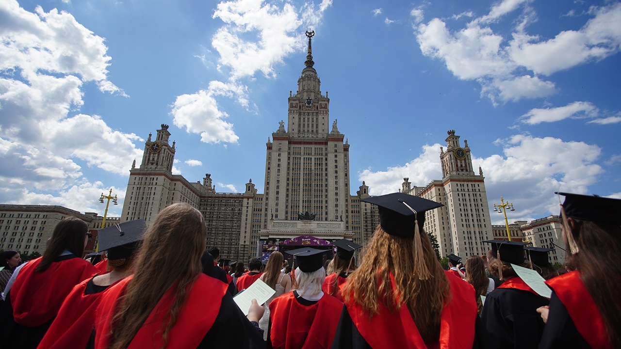 Супругам погибших бойцов СВО дали право бесплатно поступать в вузы