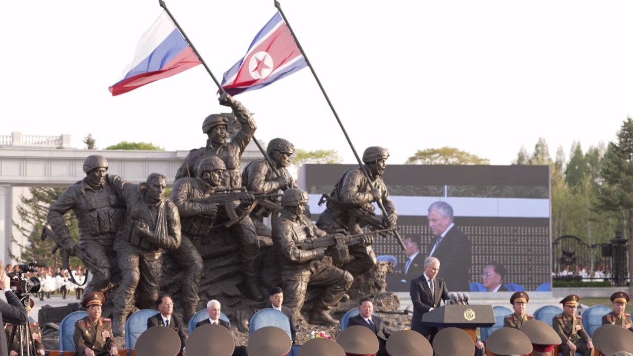 Володин зачитал приветственное слово Путина на открытии мемориала в Пхеньяне