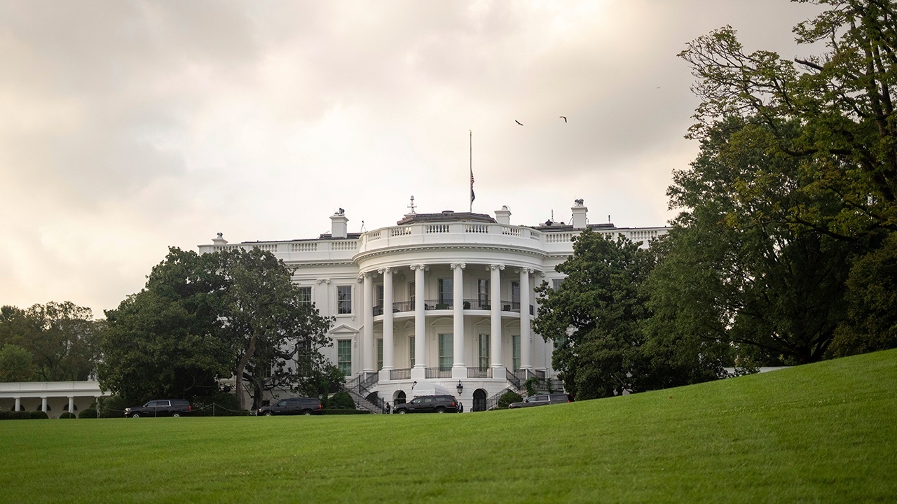 Левитт: в Белом доме обсуждают предложение Ирана о трехэтапных переговорах