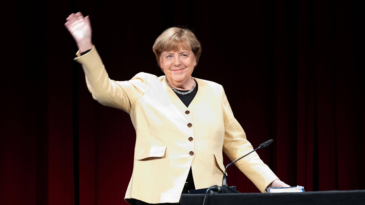 Экс-канцлер ФРГ потратила на парикмахера 65 тысяч евро из бюджета 