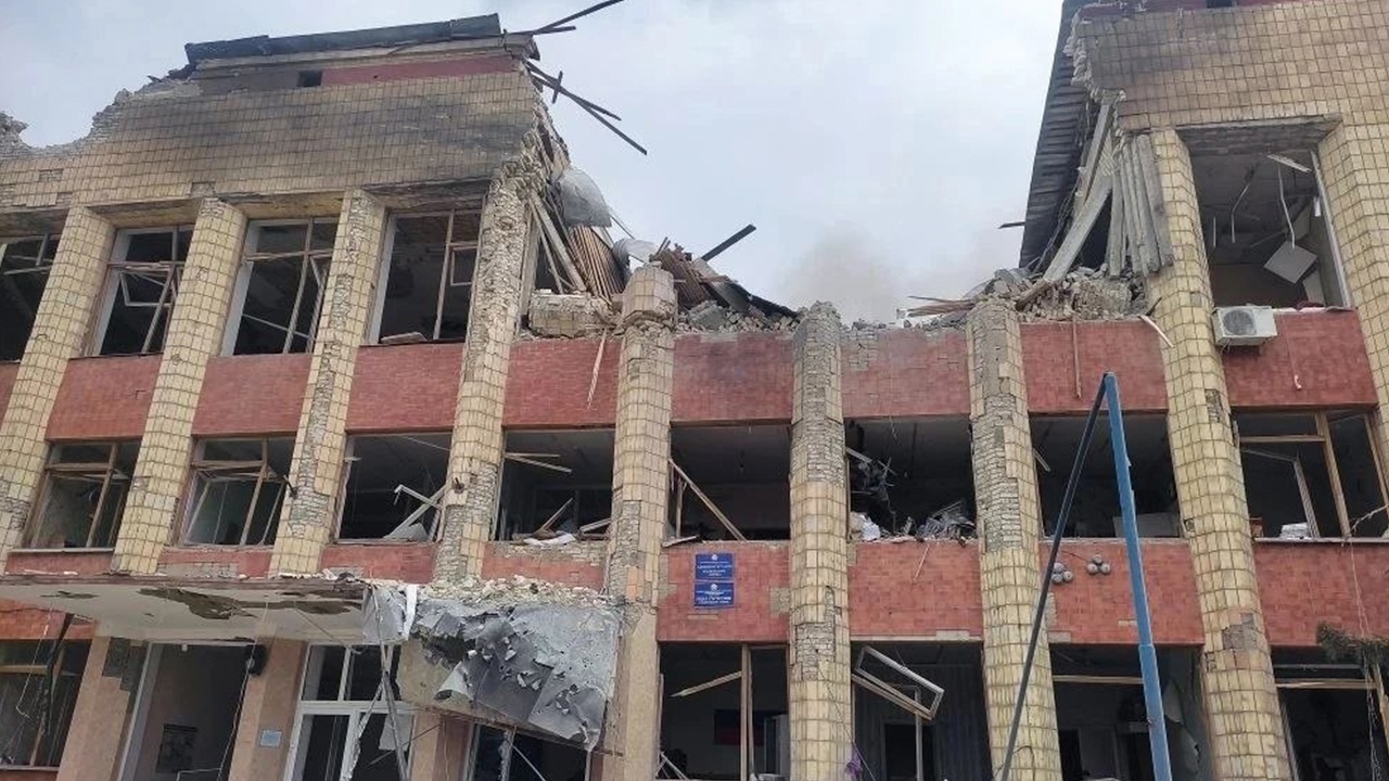 В ЛНР 18 человек ранены после удара ВСУ по зданию администрации