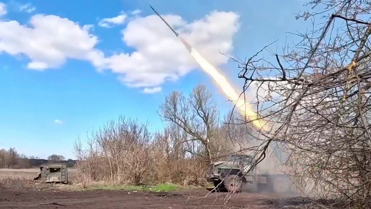 Опубликованы кадры боев за Землянки в Харьковской области