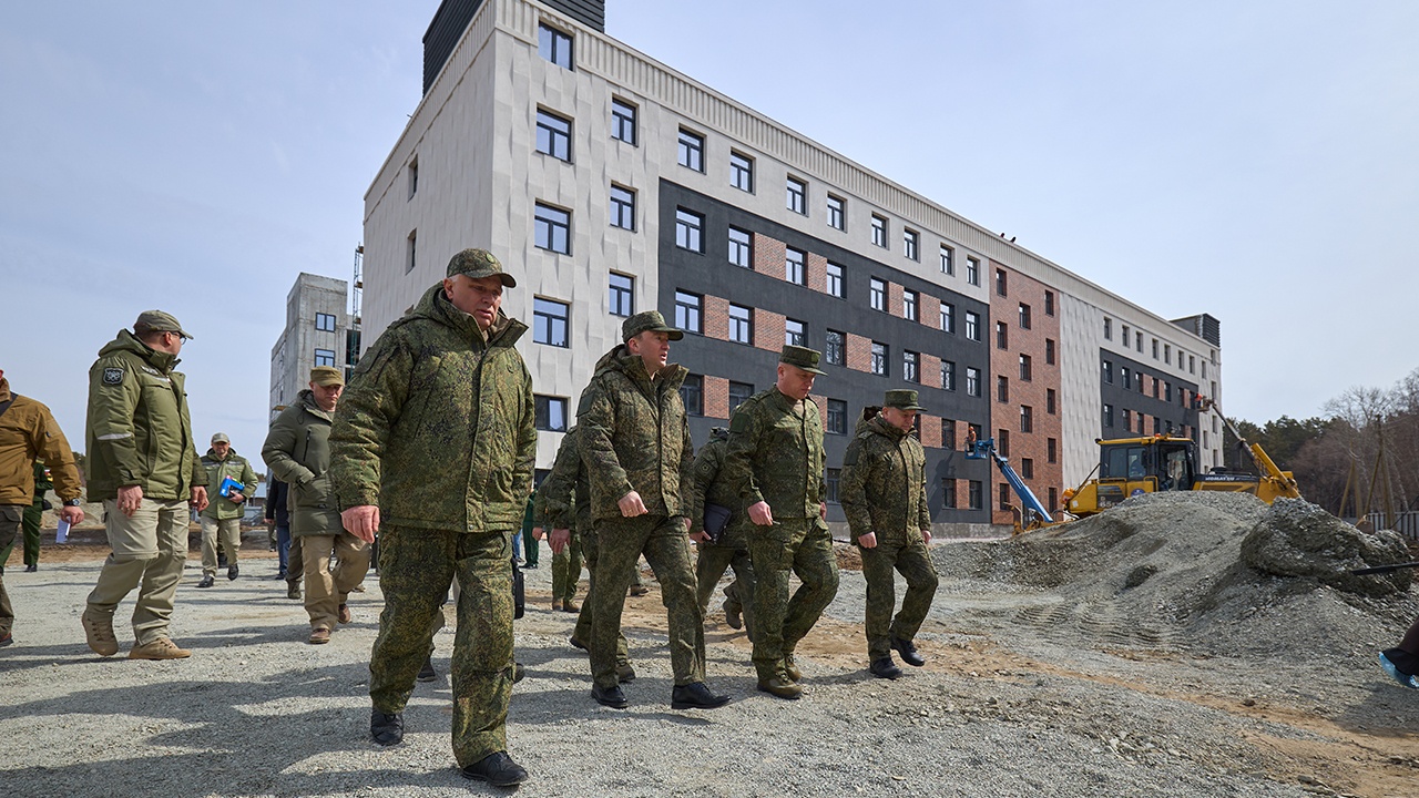 Фрадков осмотрел будущие казармы курсантов Новосибирского ВВКУ
