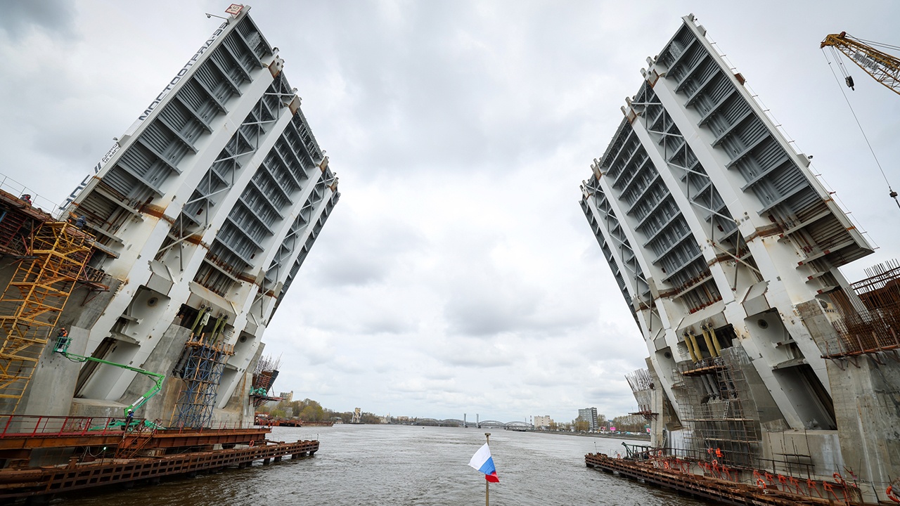 Первый за 40 лет новый разводной мост протестировали в Петербурге