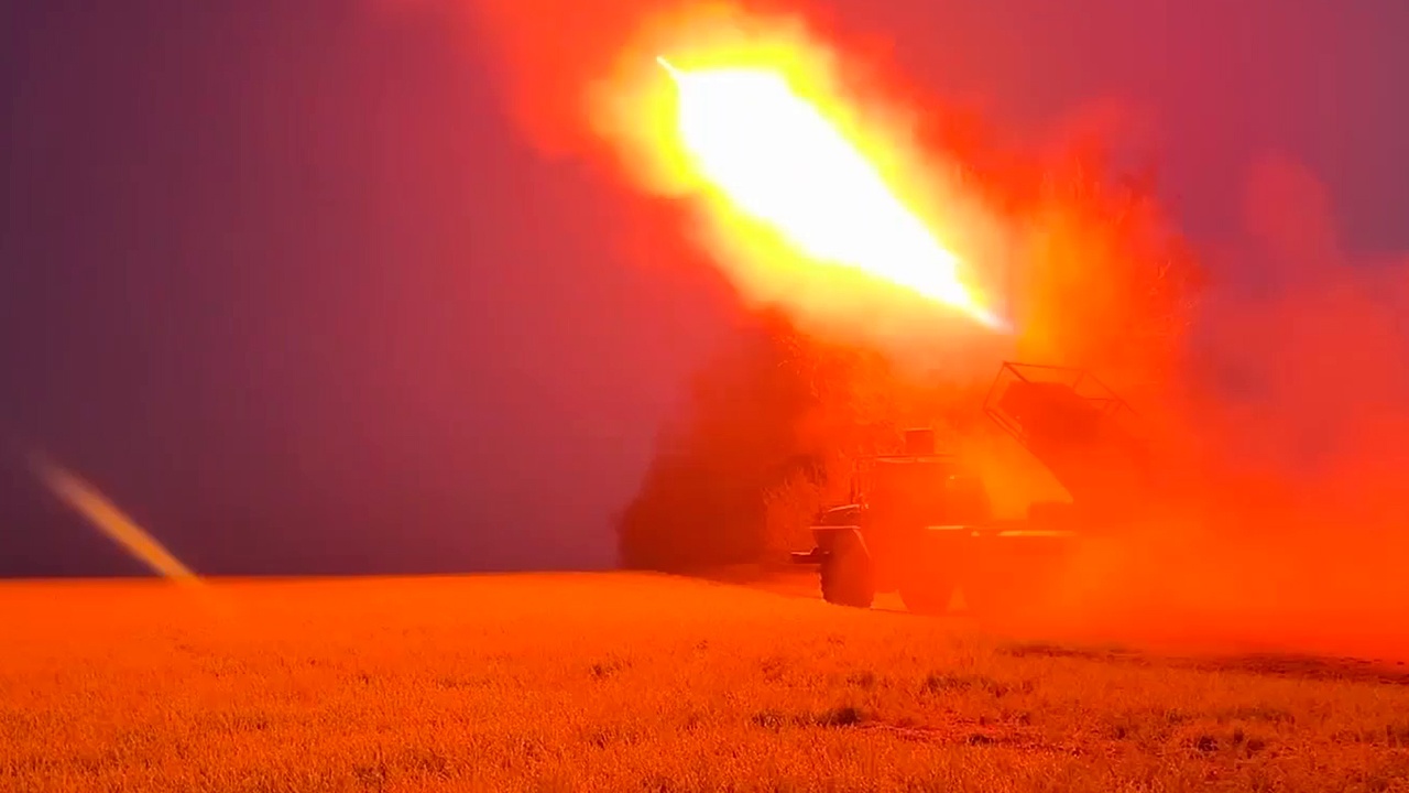 Опубликованы кадры боев за Новодмитровку в Сумской области 