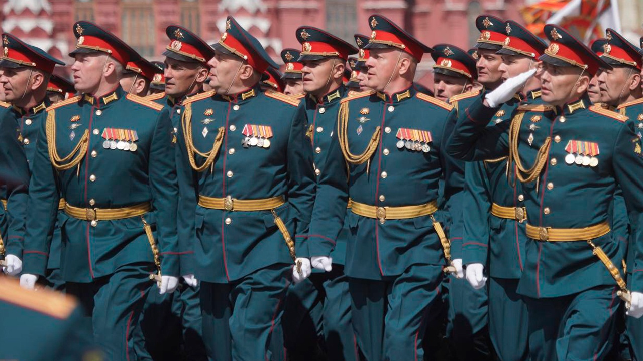 Песков объяснил парад 9 Мая без техники террористической активностью Киева