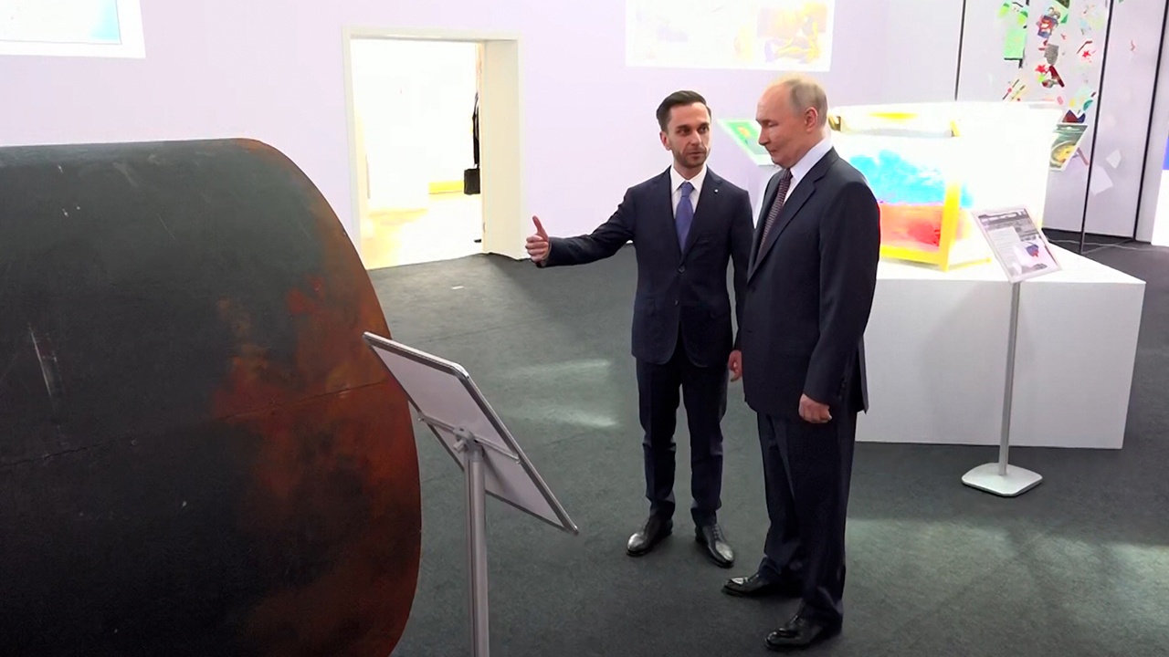 Путину показали макет участка трубы, по которой шли бойцы в операции «Поток»