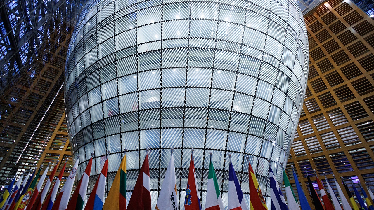 ЕС приостановил финансирование Сербии из-за судебной системы