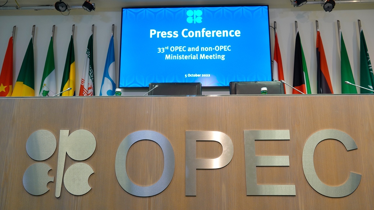 Reuters: семь стран ОПЕК+ планируют увеличить предел нефтедобычи в июне 