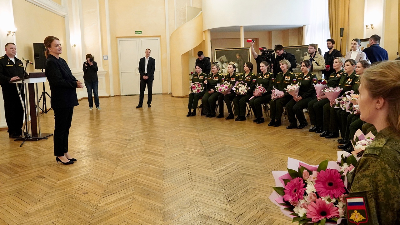 Цивилева поздравила женщин-военнослужащих с Днем медсестры 