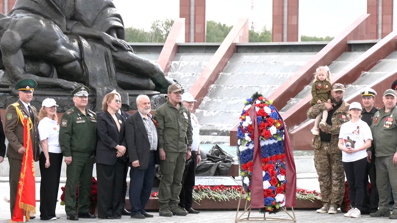 На мемориале «Пантеон защитников Отечества» прошла акция «Дерево героев»