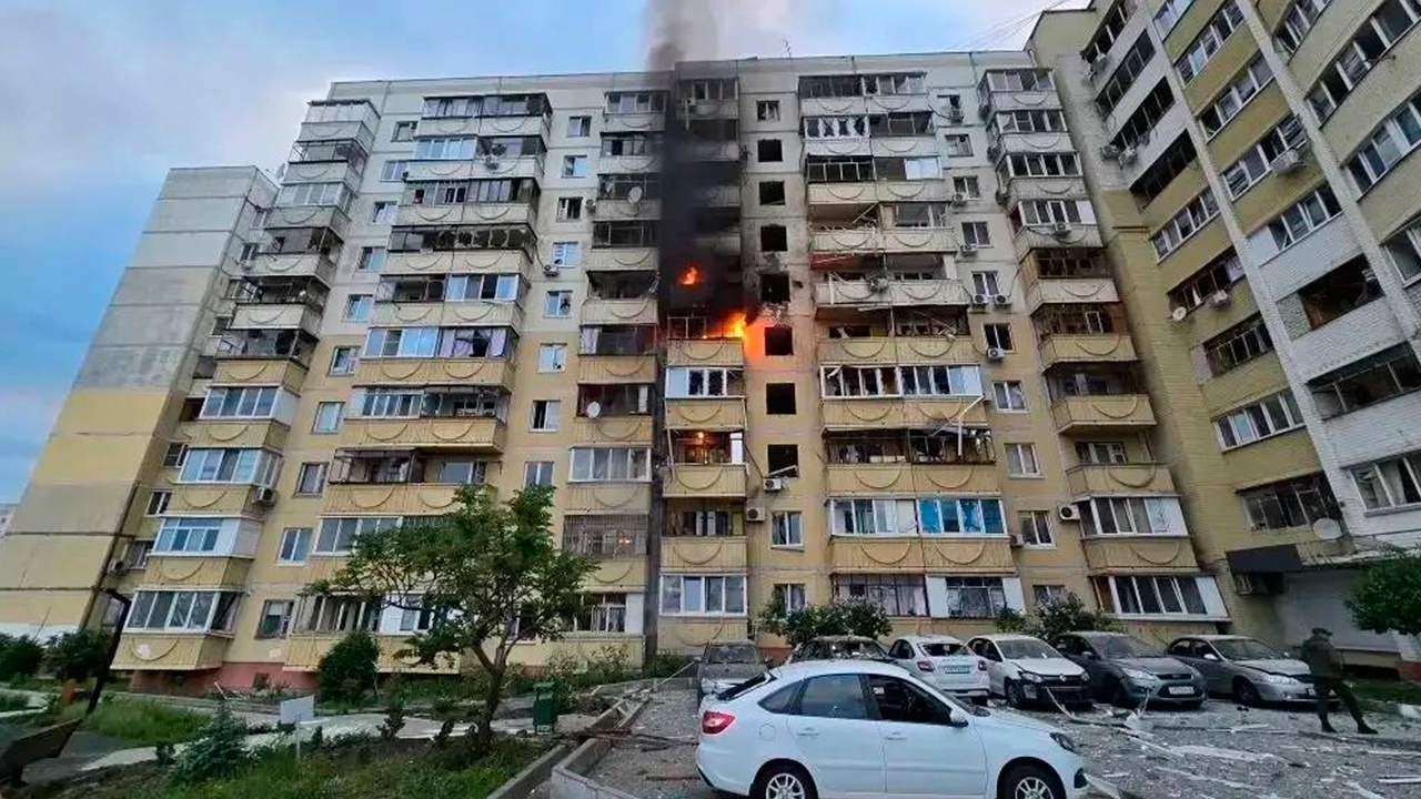 Число пострадавших в Белгороде из-за атаки ВСУ на жилой дом выросло до девяти