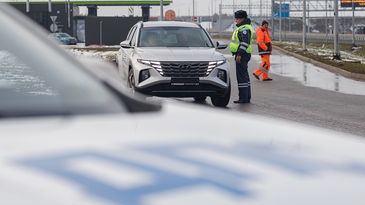 В ГИБДД объяснили, сколько дней можно ездить без номеров после покупки авто
