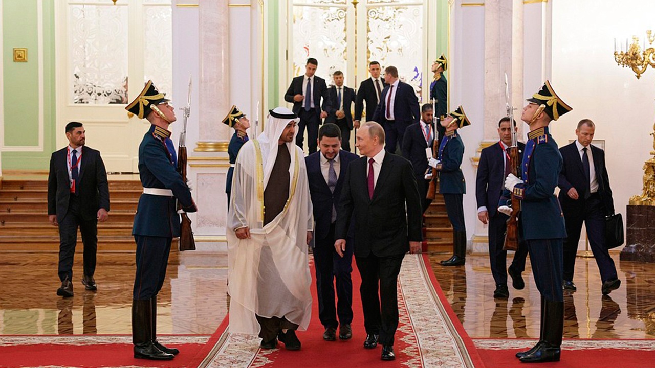 Путин поговорил по телефону с президентом ОАЭ