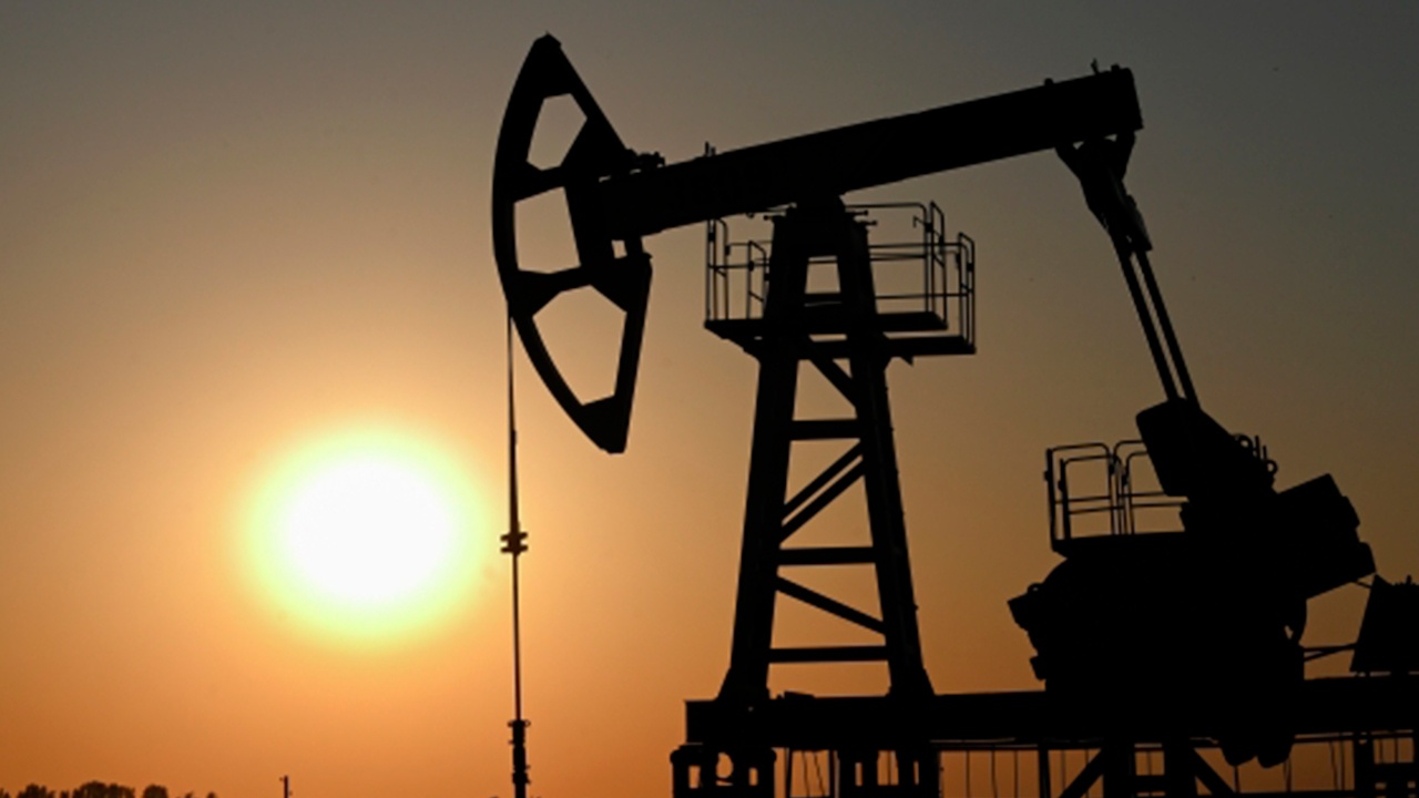 Британия бессрочно разрешила импорт дизеля и керосина из российской нефти