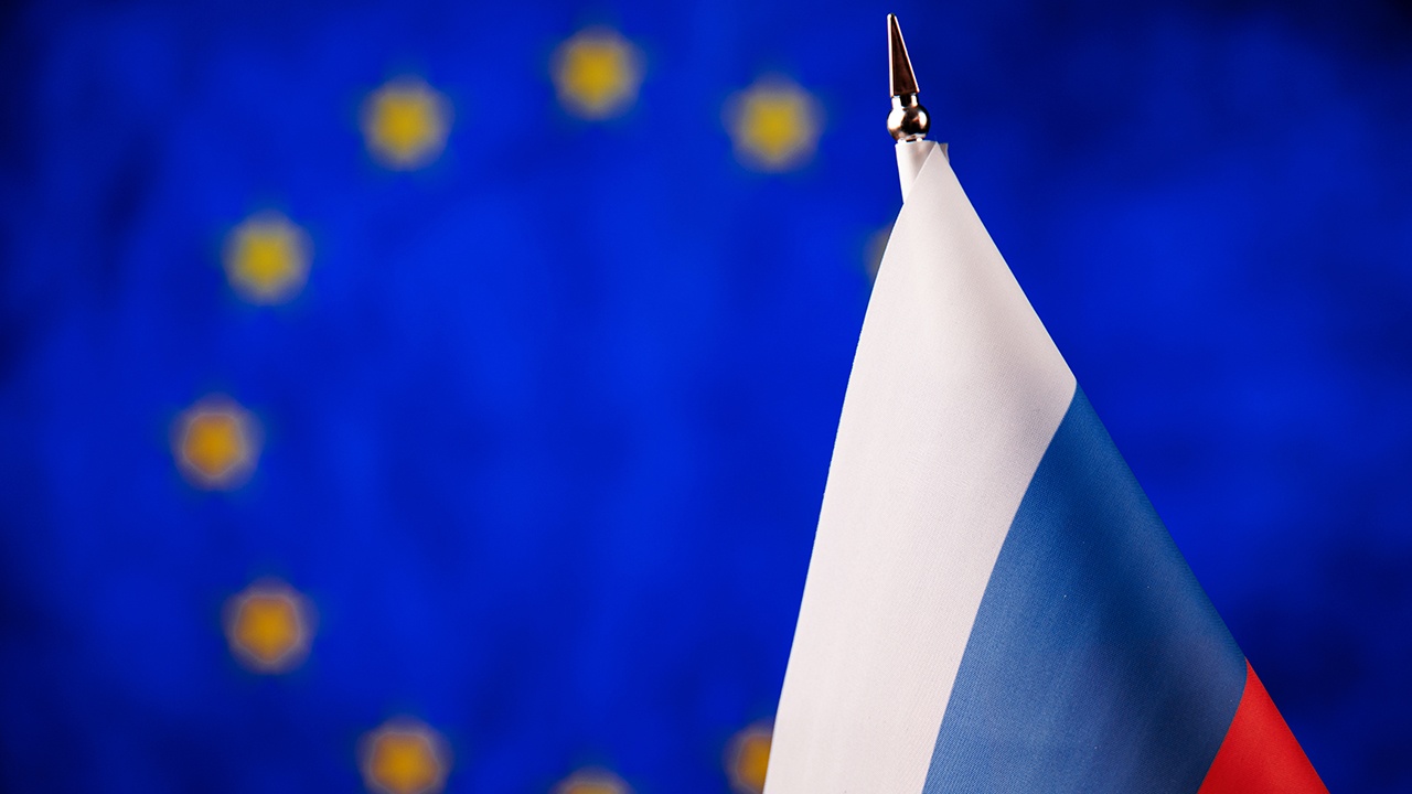 Politico: в ЕС планируют продлевать санкции против РФ сразу на год