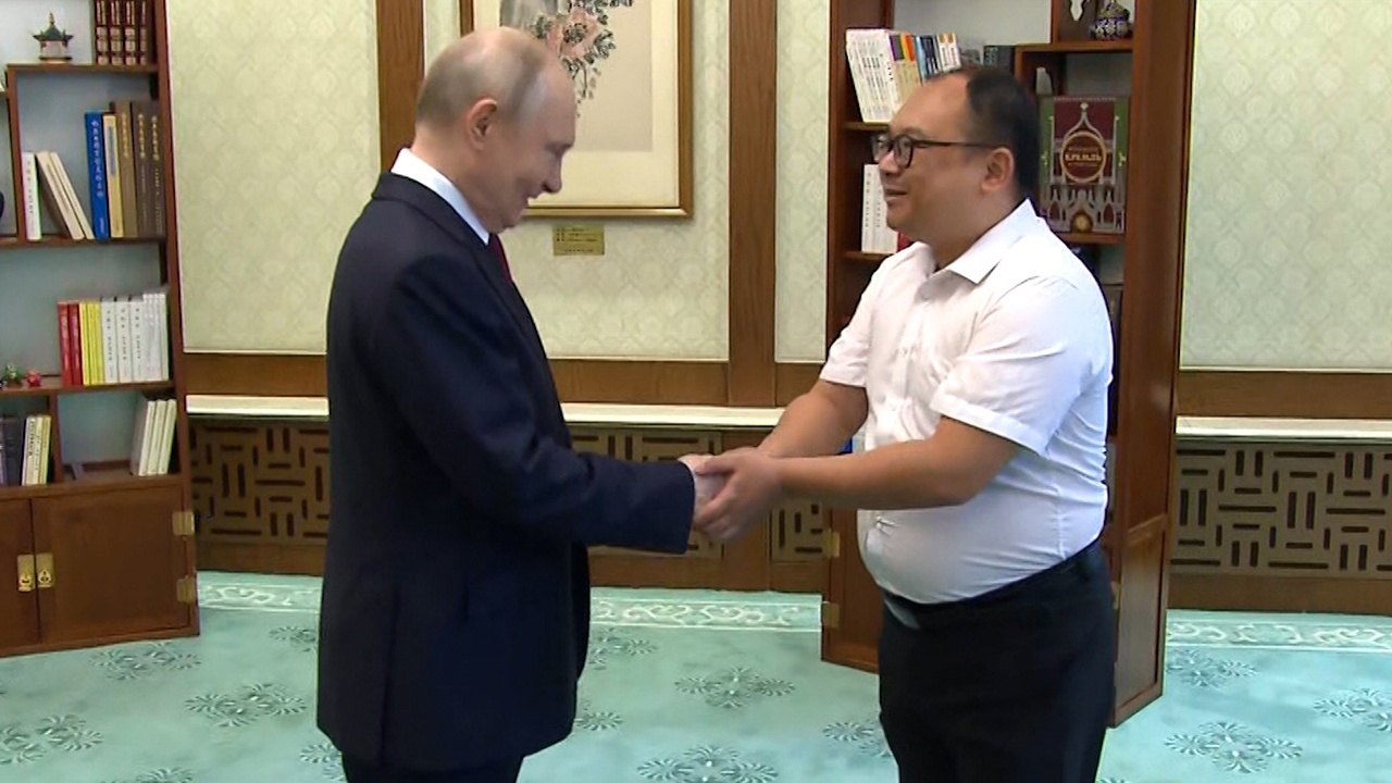 Путин встретился с инженером Пэном, которого видел ребенком 26 лет назад