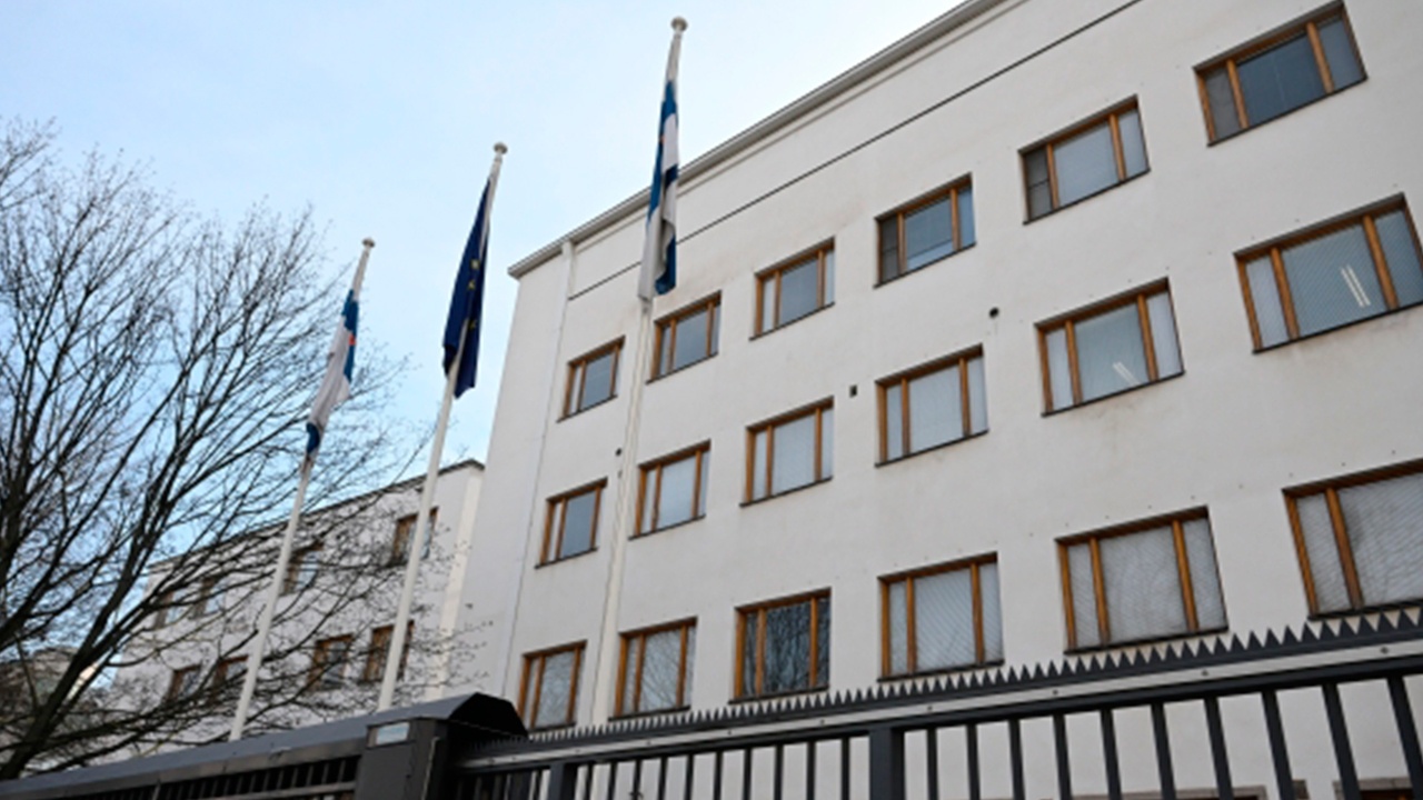 Министр обороны Финляндии попал в неловкую ситуацию, обвинив РФ