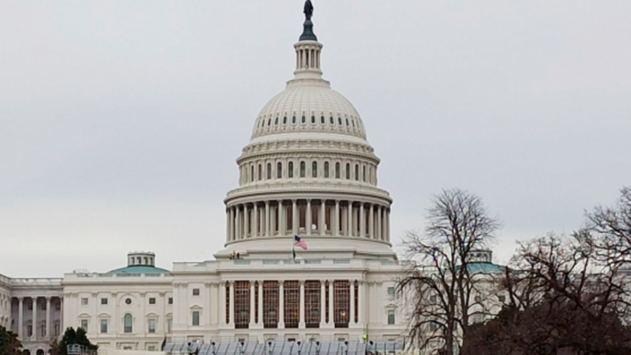 Сенат США одобрил резолюцию с ограничением полномочий Трампа в Иране