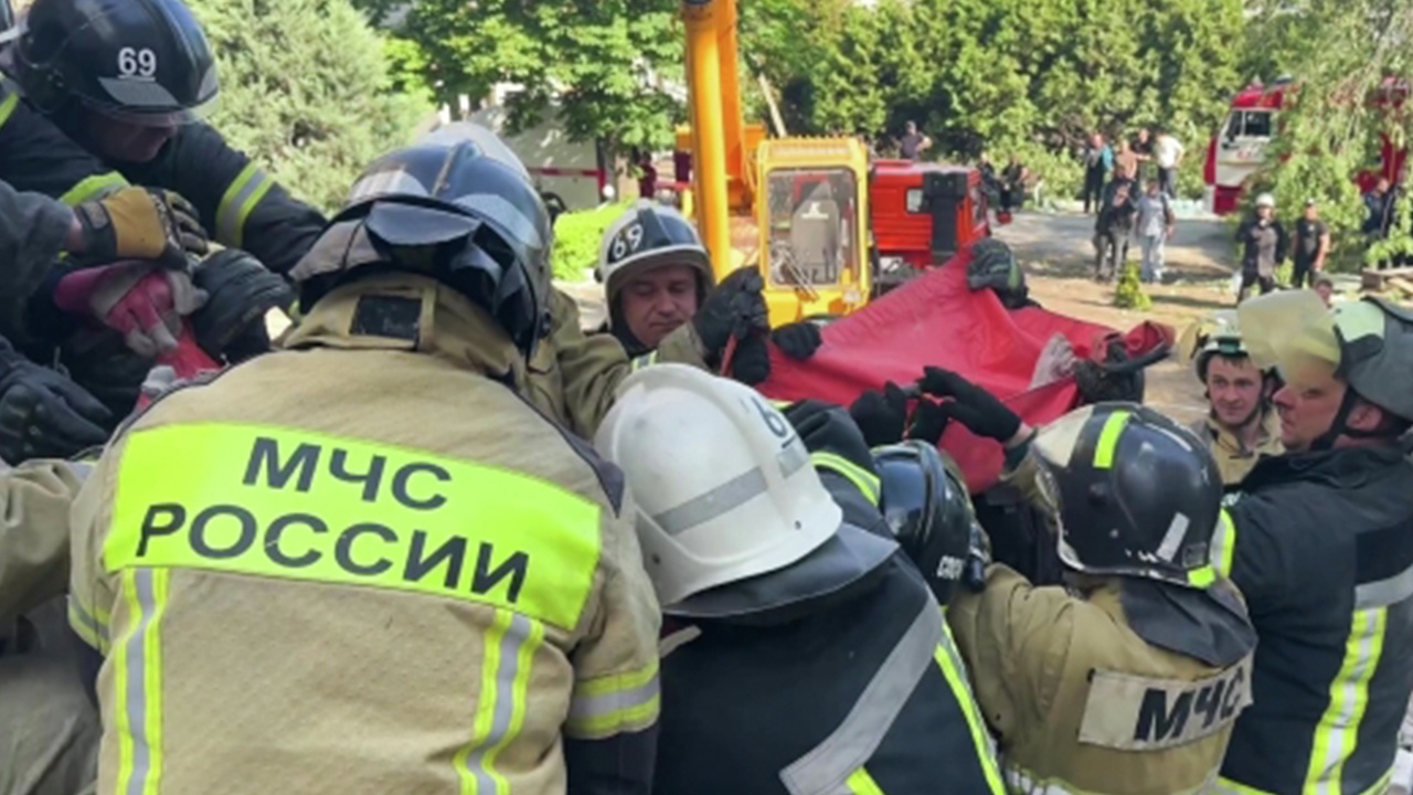 Восемь человек госпитализировали после удара дрона ВСУ по общежитию в ЛНР
