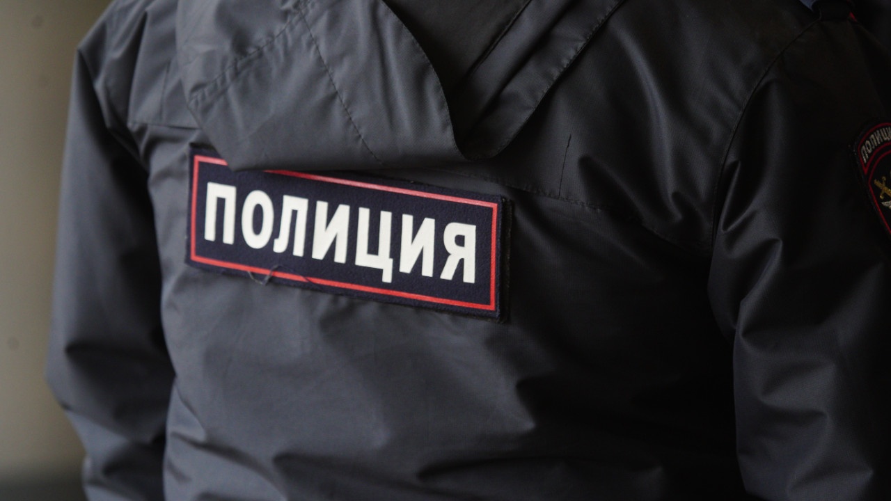 В Новосибирской области подросток поджег полицейские машины