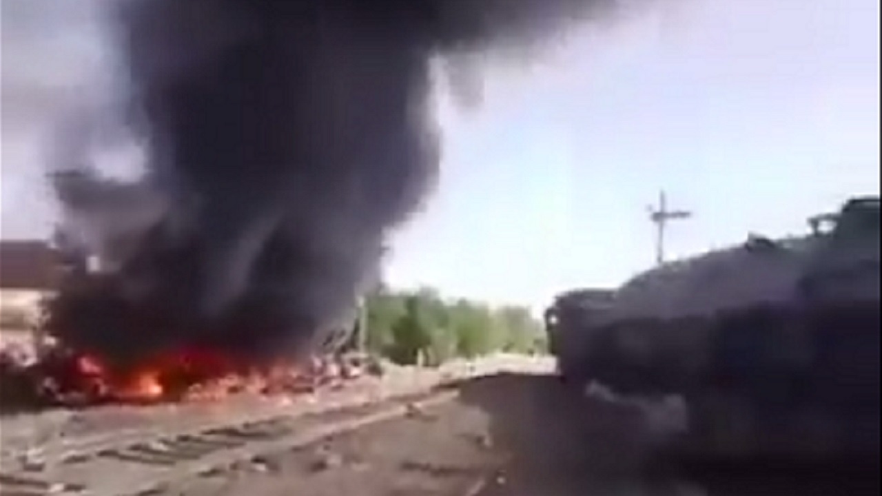 Минимум 16 человек погибли при подрыве поезда в Пакистане
