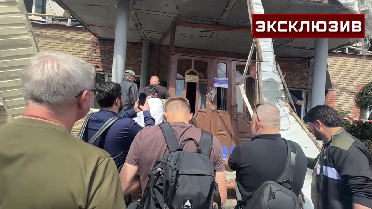 Иностранные журналисты приехали на место трагедии в Старобельске