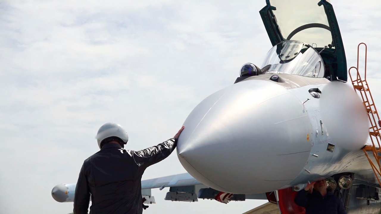 ВКС России получили новую партию истребителей Су-35С