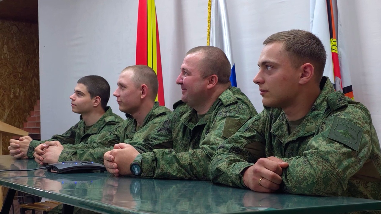 Студенты, проходящие службу в ВБпС, пообщались с близкими по телемосту