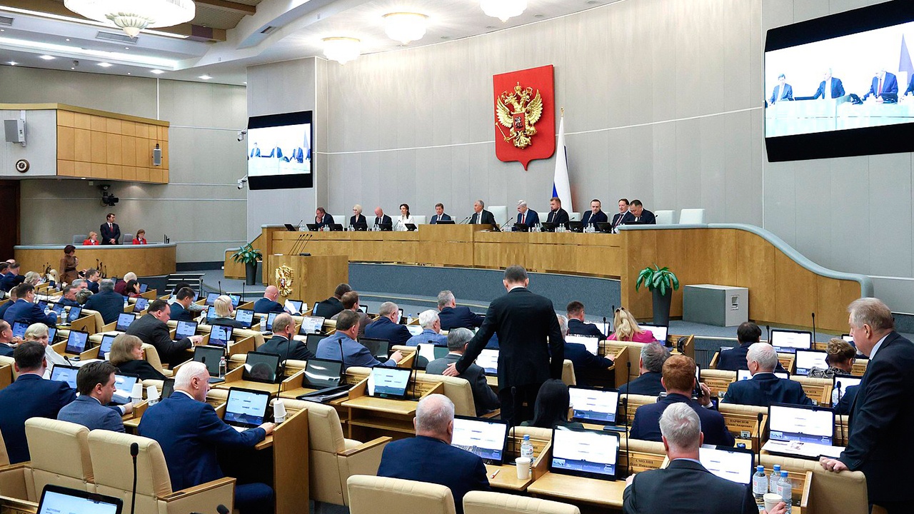 Госдума приняла закон об аресте имущества правонарушителей-релокантов