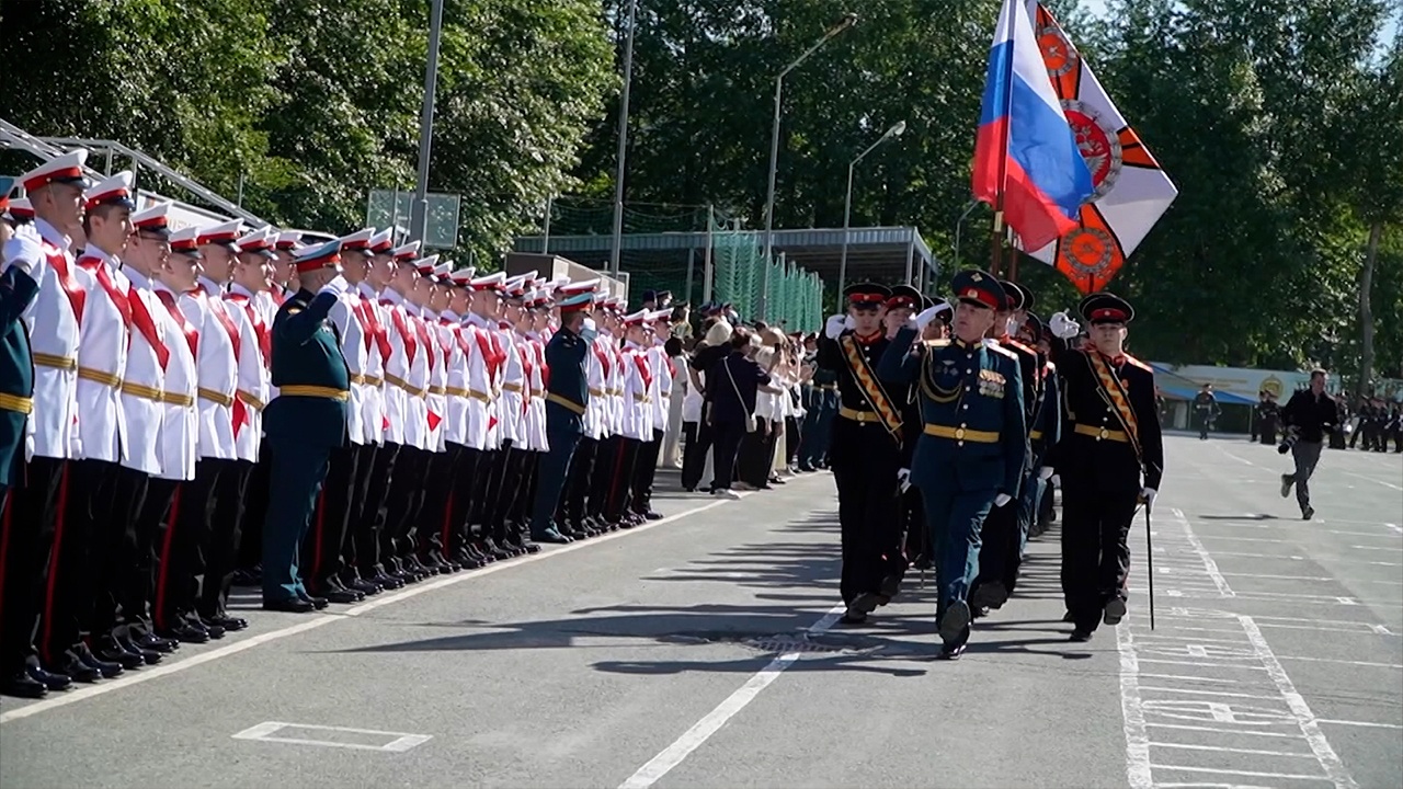В Екатеринбургском суворовском училище прозвенел последний звонок 