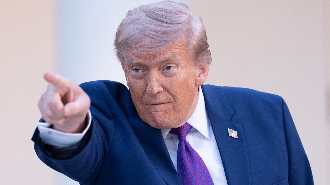 Трамп пригрозил разнести Оман в случае попыток взять под контроль Ормуз