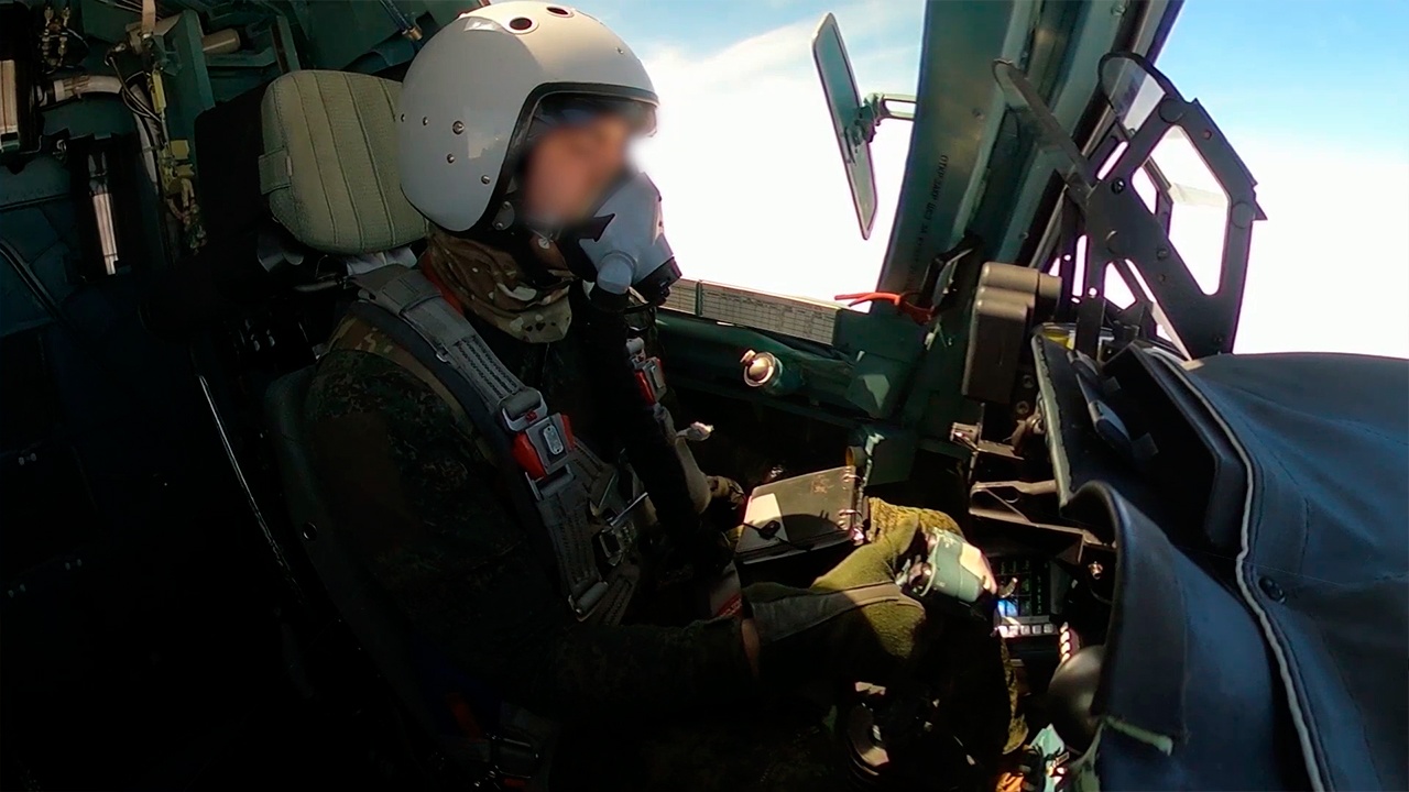 Экипаж Су-34 разнес пункт временной дислокации ВСУ 