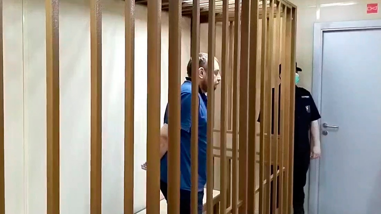 Тюменца, затащившего в подъезд ребенка, арестовали на два месяца