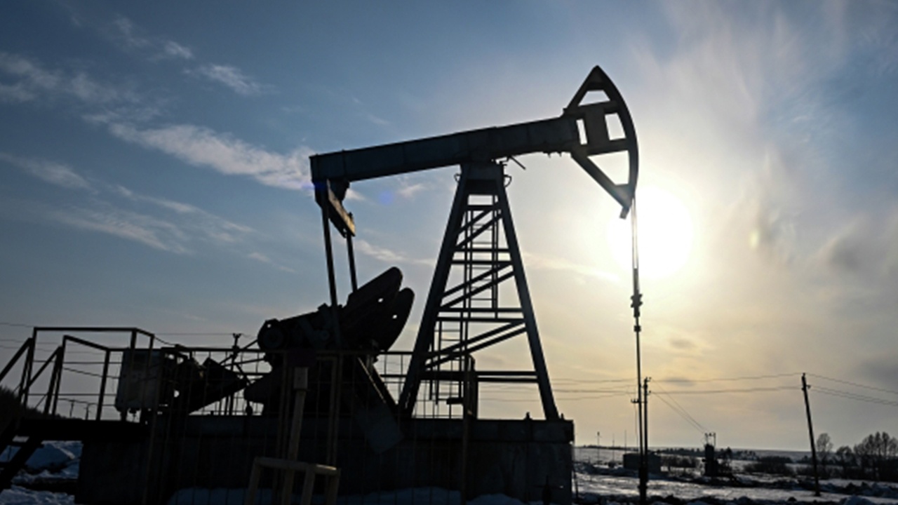 Bloomberg: ЕС рассматривает вариант отказа от потолка цен на российскую нефть