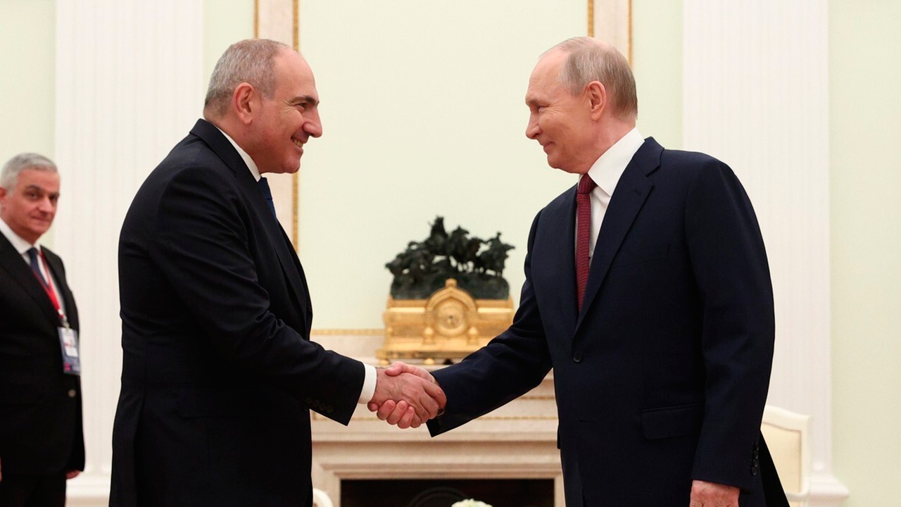 Путин поздравил Пашиняна с днем рождения 