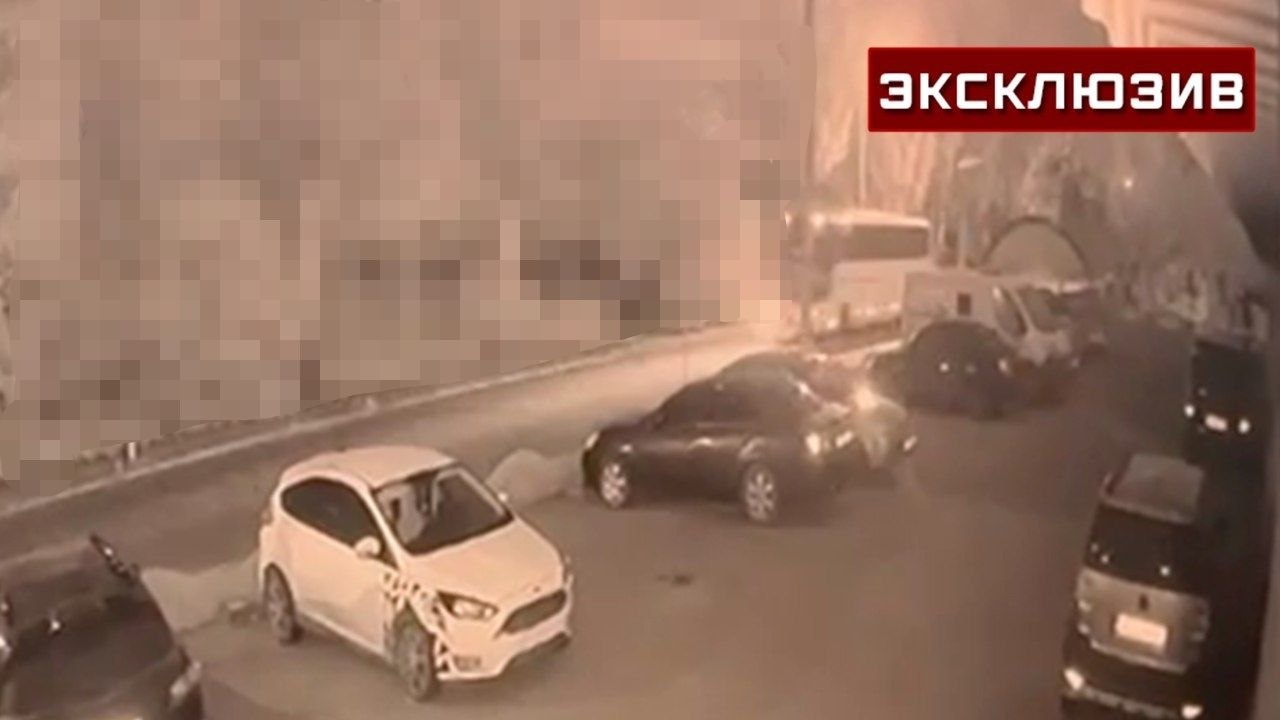 Момент удара по автобусу с пассажирами в ДНР попал на видео