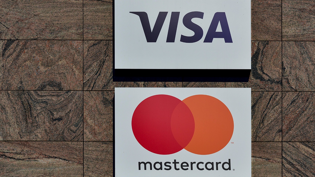 На Кубе перестанут работать карты Visa и Mastercard из-за санкций США