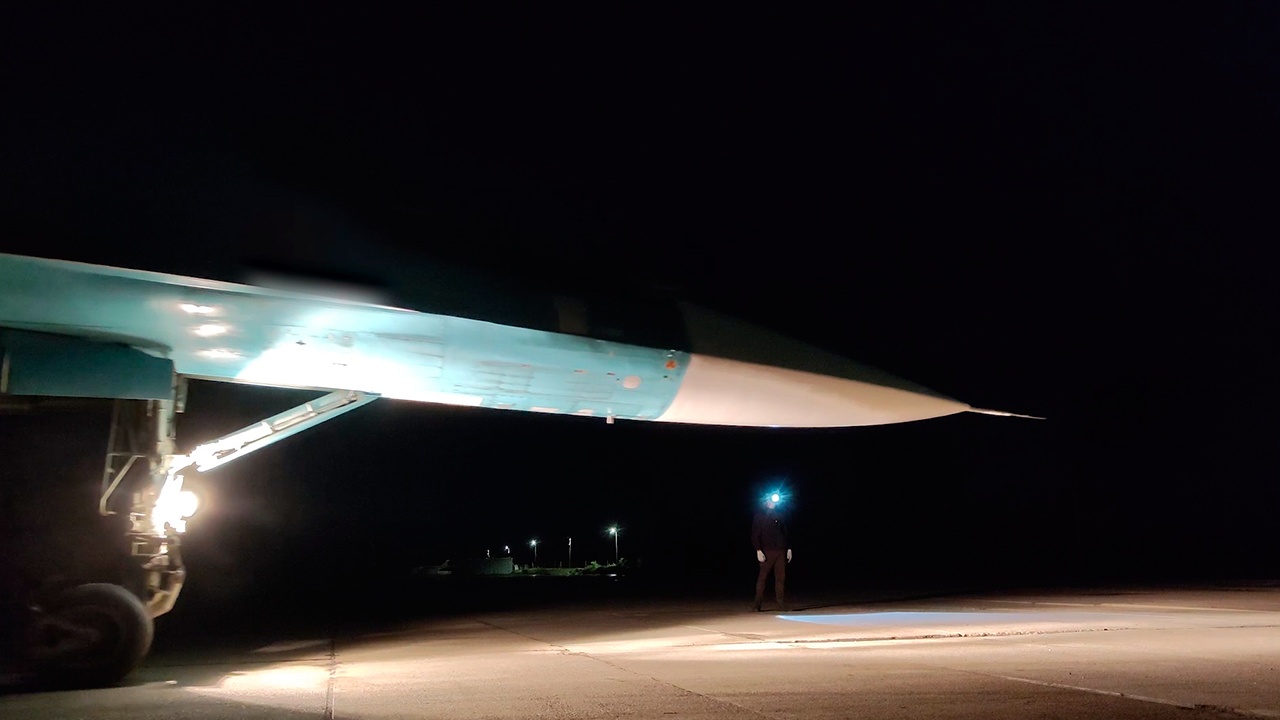 Су-34 нанес ночной удар по скоплению техники ВСУ авиабомбами с УМПК